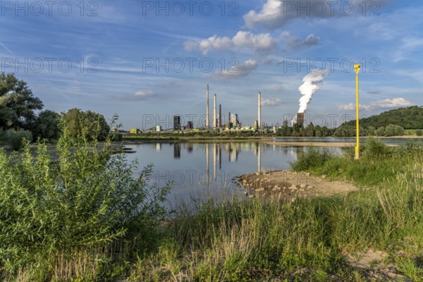 Industrial backdrop of the ThyssenKrupp Steel steelworks in Bruckhausen, on the Rhine, Schwelgern