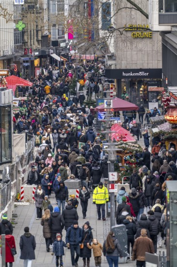 Crowded shopping street in Essen, Kettwig Straße, pedestrian zone, on the first weekend of Advent,