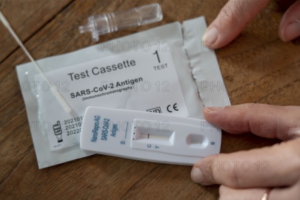 Corona antigen rapid test, lay test, self-test, for the detection of SARS-CoV-2 infection, test
