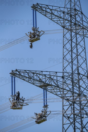 Construction of a new line route, 380 KV extra-high-voltage line between Osterath and Gohr, near