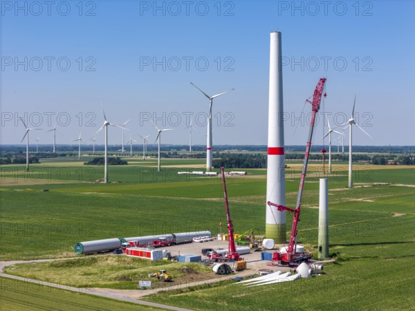 Repowering of a wind farm near Issum, here the dismantling of the tower, 9 older wind turbines from
