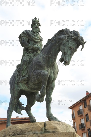 Equestrian statue of King Alfonso VIII, Plasencia, Caceres province, Extremadura, Spain, Europe