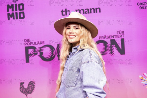 Anne West (Anne Heinz) on the red carpet in front of the Polyton 2024 award ceremony in Berlin's
