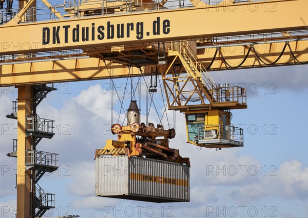 Duisburg, North Rhine-Westphalia, Germany, Containers are loaded onto a goods train at the port of