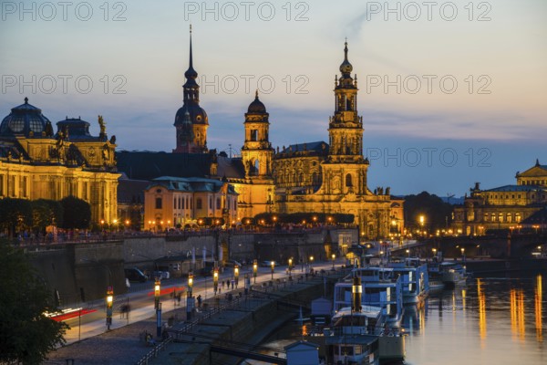 Panorama over the Elbe, from left to right: Academy of Fine Arts, Bruehl's Terrace, Sekundogenitur,