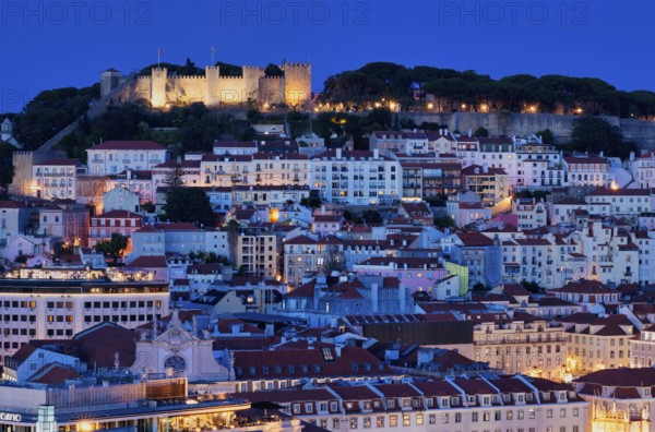 Night shot, view from the Miradouro de São Pedro de Alcântara viewpoint to Castelo de São Jorge,