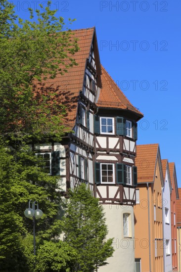 Building ensemble Münsingen Castle, today's vehicle registration authority, roof tiles, windows,