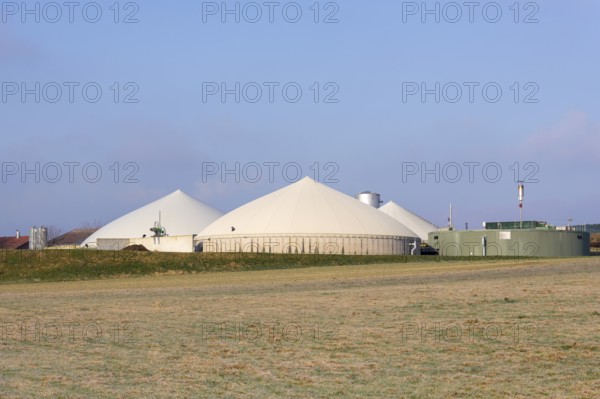 Symbolic image, energy transition, biogas plant near Backnang, arable farming, field,