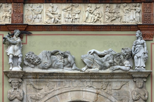 Religious groups of figures above the courtyard portal of the former Fürstenhof, now the district