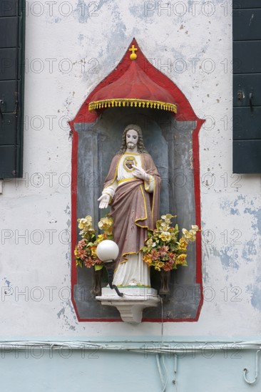 Chistus figure under a canopy on a house, Burano, Veneto, Italy, Europe