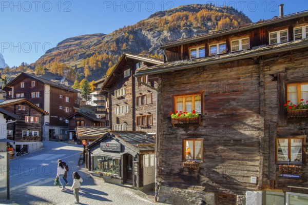Typical historic Valais houses in the town centre, Zermatt, Mattertal, Valais, Switzerland, Europe