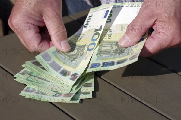 Banknotes, one hundred, euro, hands, counting, A man counts several one hundred euro notes