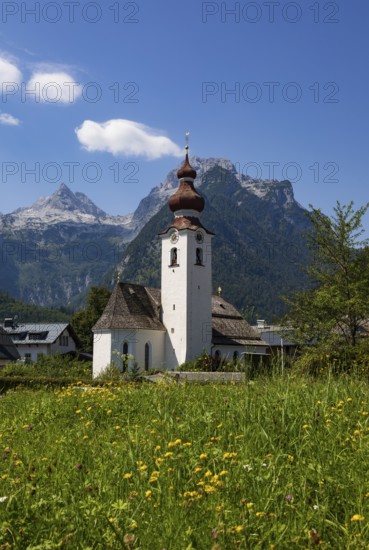 Parish church Lofer with Loferer Steinberge, Saalachtal, Pinzgau, Land Salzburg, Austria, Europe