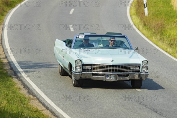 A drive for vintage vehicles. Skilful handling of the vehicle, finding the route by means of the