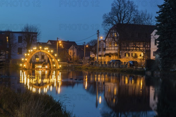 Floating candle arch in the village pond of Bärnsdorf near Moritzburg. The arch is 4.5m high,