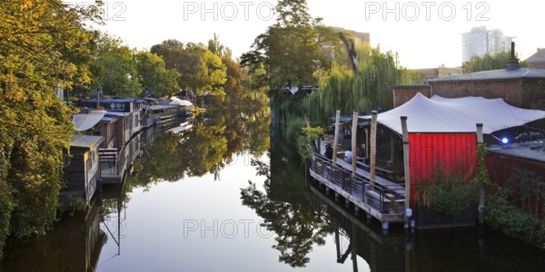 Flutgraben in the early morning with the restaurant Freischwimmer and the nightclub Club der