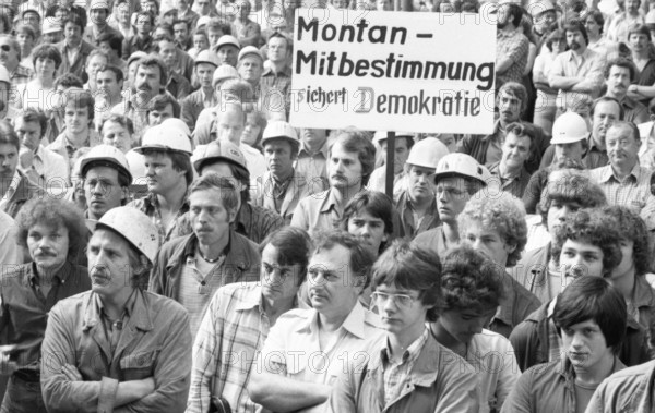 IG Metall warning strike at Hoesch AG Westfalenhuette to preserve co-determination on 29.07.1980 in