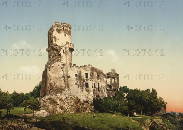 Tournoel Castle is the ruin of a Spornburg near Volvic in Auvergne, Clermont-Ferrand, France, c.