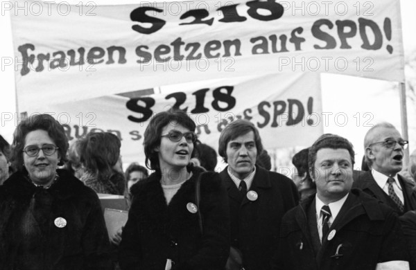 The woman's protests of the SPD, DGB and DKP against the abortion paragraph 218 on 26.2.1975 in