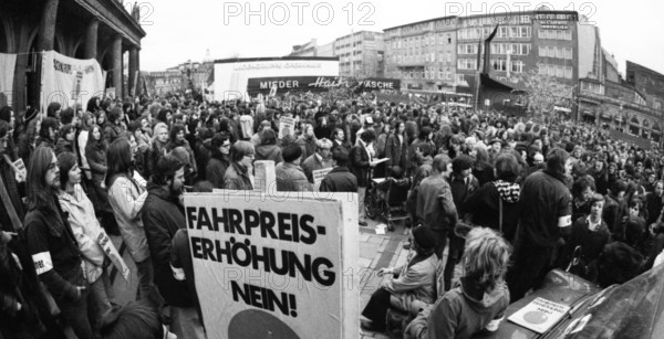 Demonstrations from 1-5 April 1975 in the centre of Hanover, which became traditional under the