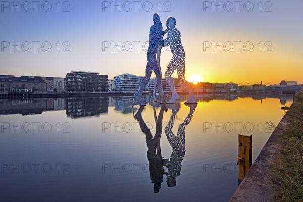 Molecule Man, monumental artwork in the Spree at sunrise, artist Jonathan Borofsky, Berlin,