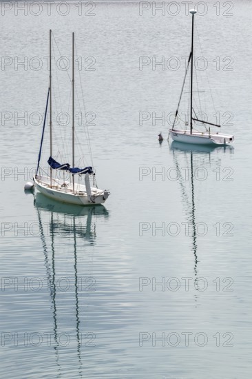 Sailing boats in Lac de Sainte-Croix, Sainte Croix du Verdon, Provence-Alpes-Côte d'Azur, Provence,