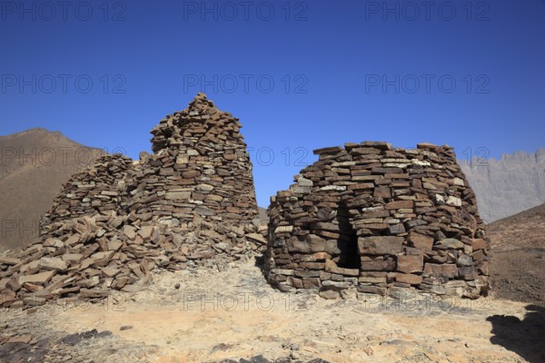 The beehive tombs of Al-Ayn are the most famous tombs in the area between the towns of Bat and