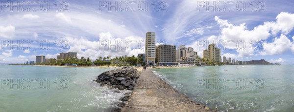 Waikiki Beach with view of Diamond Head, Honolulu, Oahu, Hawaii, USA, North America