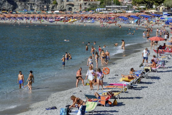 Bathers on the beach of Levanto, Cinque Terre, province of La Spezia, Liguria, Italy, Europe