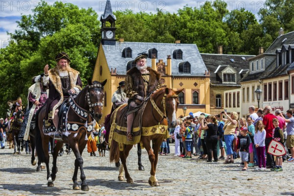 Lively princely procession in Rochlitz