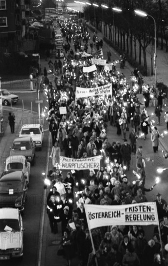 The woman's protests of the SPD, DGB and DKP against the abortion paragraph 218 on 26.2.1975 in