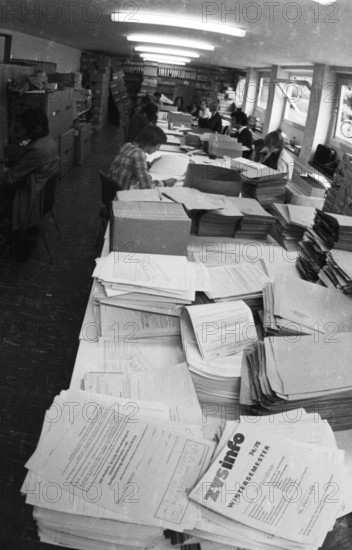 The work of the Central Admissions Office for Study Places (ZVS) on 26.07.1974 in Dortmund,