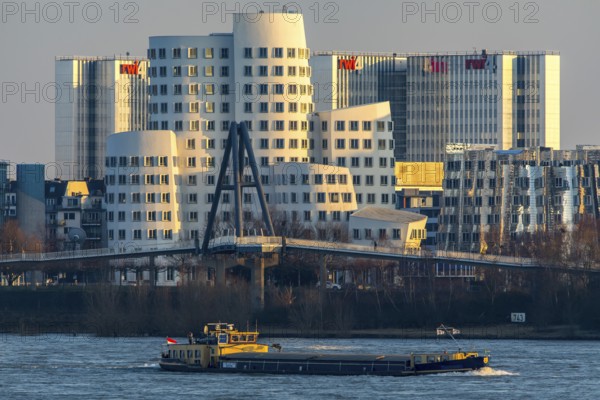Düsseldorf, the Gehry buildings, Neuer Zollhof, in the media harbour, behind the RWI4 building