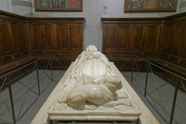 Tomb of Ilaria del Caretto, Monumento funebre a Ilaria del Carretto, sculptor Jacopo della Quercia,