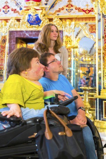 Wheelchair users in the Green Vault