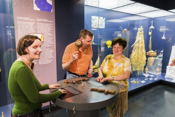 Blind people at the Grassimuseum