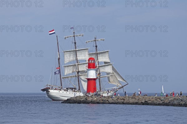 Sailing ship, pier light, Unterwarnow, Hanse Sail, Warnemünde, Rostock, Mecklenburg-Western