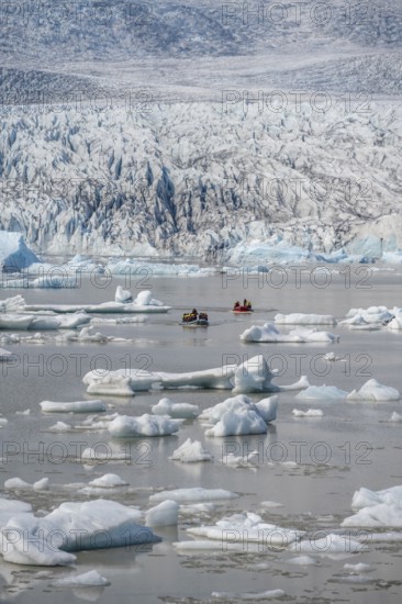 Boats with tourists in the glacier lagoon, ice lagoon Fjallsárlón, ice floes in front of glacier