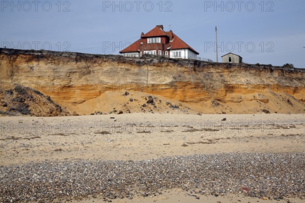 House on cliff top subsequently demolished in March 2011 because of coastal erosion, Easton
