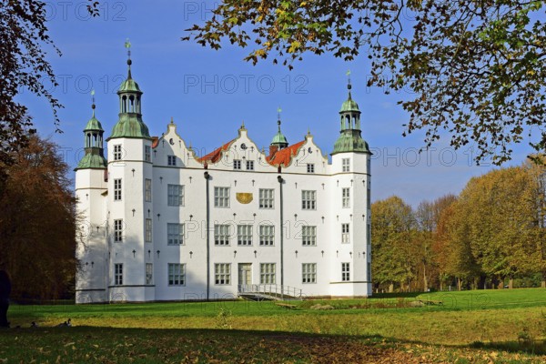 Germany, Ahrensburg, Ahrensburg Castle in autumn, Hamburg, Hamburg, Federal Republic of Germany,