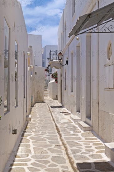 Alley in the old town, Parikia, Paros, Clyclades, Greece, Europe
