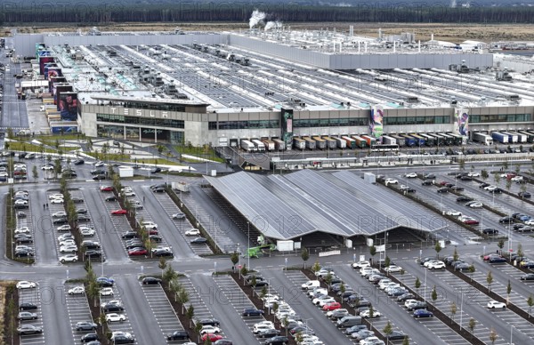 Tesla Giga Factory on the A10 motorway, on the right of the picture is a photovoltaic system above