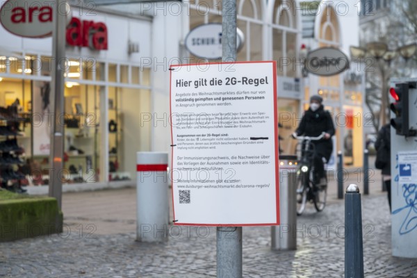Christmas market in the city centre, Königsstrasse, during the fourth Corona wave, 2G regulation,