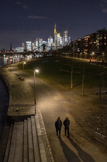 Skyline of the city centre of Frankfurt am Main, cycle and footpath, promenade, along the river