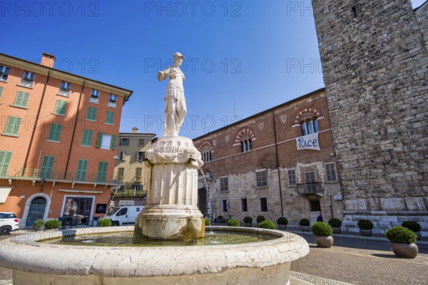 Fountain in Piazza Paolo VI, Brescia, Lombardy, Italy, Europe