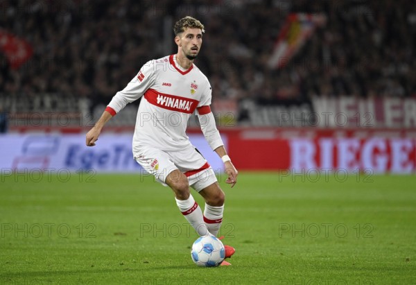 Atakan Karazor VfB Stuttgart (16) Action on the ball MHPArena, MHP Arena Stuttgart,