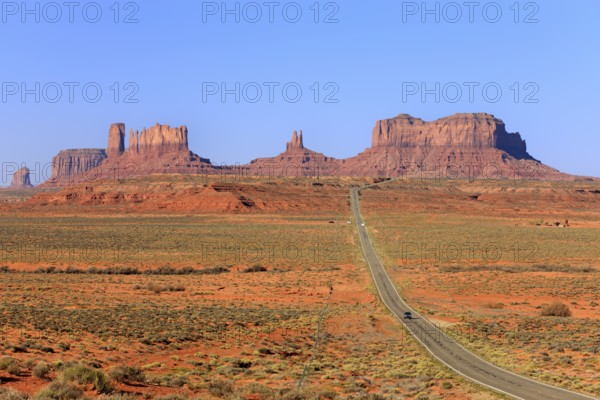 Monument Valley, Navajo Tribal Park, rock formations, desert, road, Utah, USA, North America