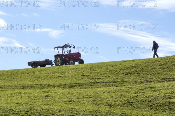 A farmer walks to an old tractor, Nesselwang, 14.10.2021