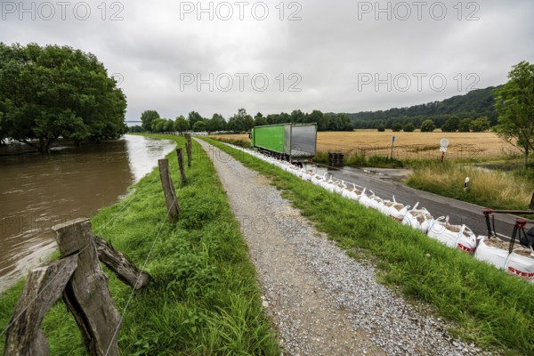Ruhr floods near Mülheim-Menden, damage to the Ruhr dyke was sealed with large sand packs, flooded