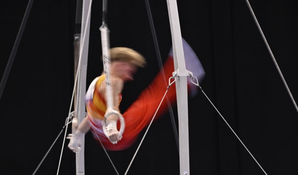 Gymnastics, artistic gymnastics, gymnasts, men, feature, movement, movement effect, wipe effect,